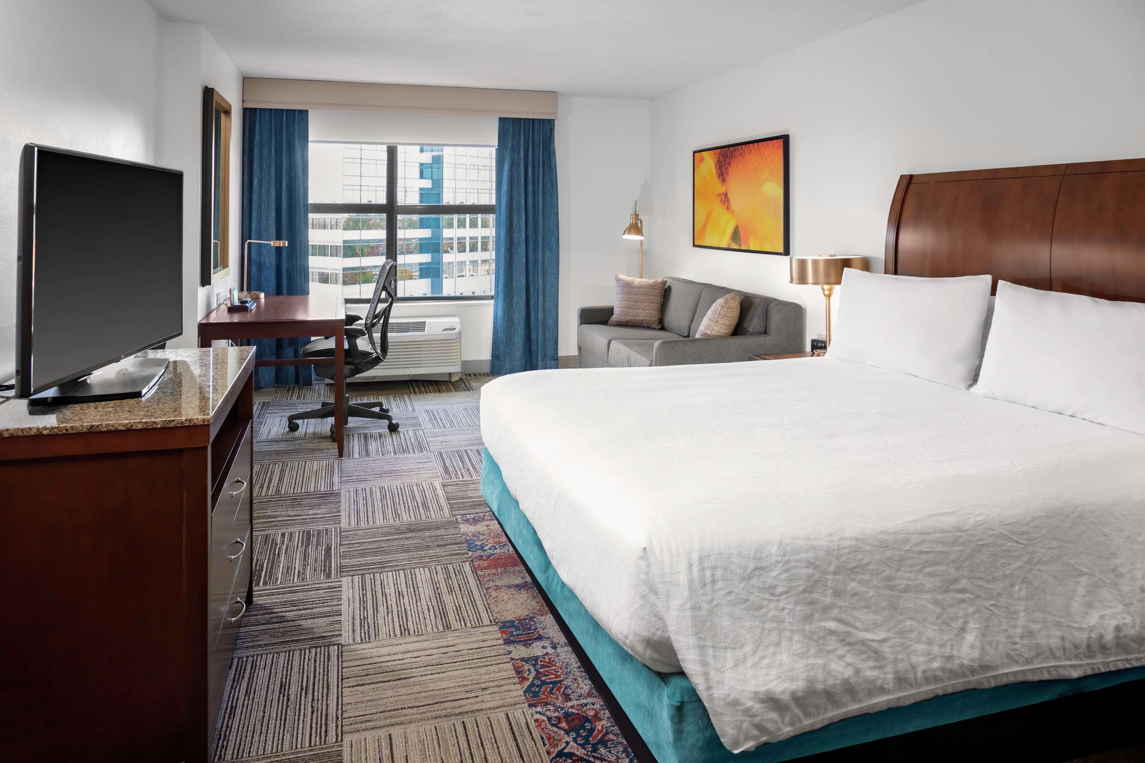 Hilton Garden Inn Atlanta Perimeter Center Дънууди Екстериор снимка
