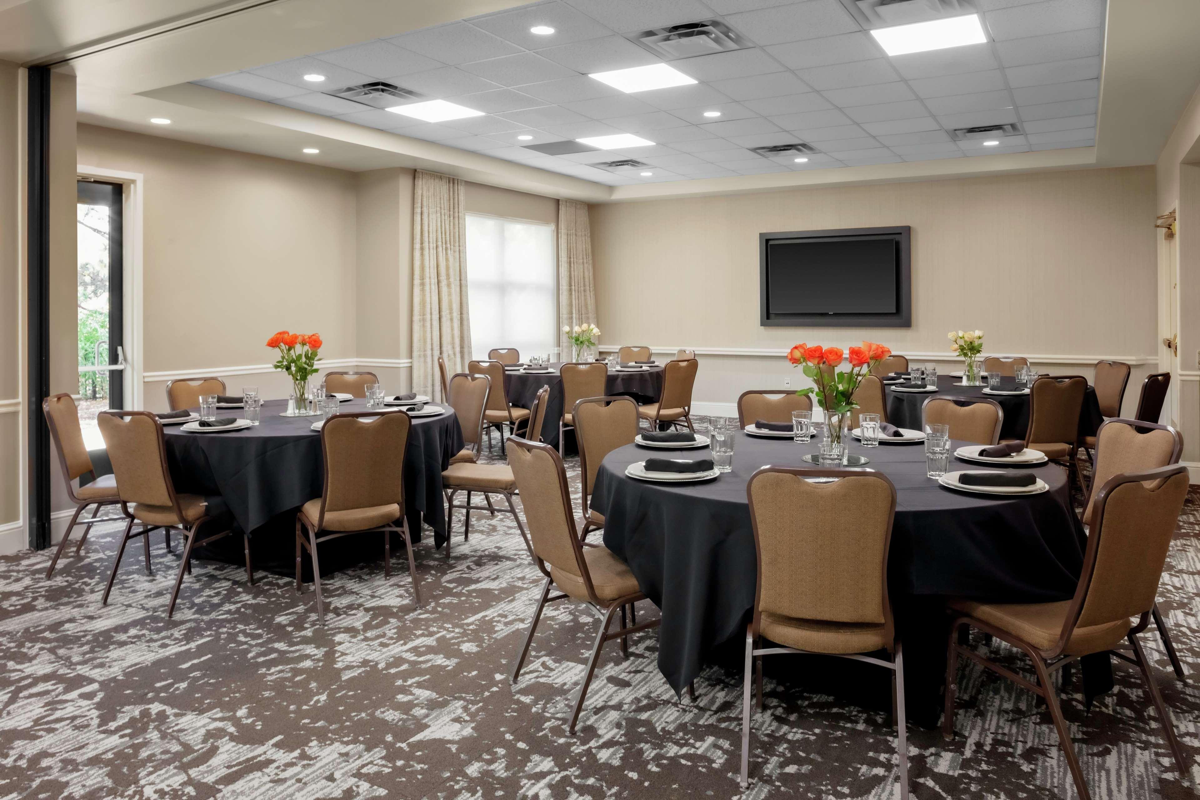 Hilton Garden Inn Atlanta Perimeter Center Дънууди Екстериор снимка