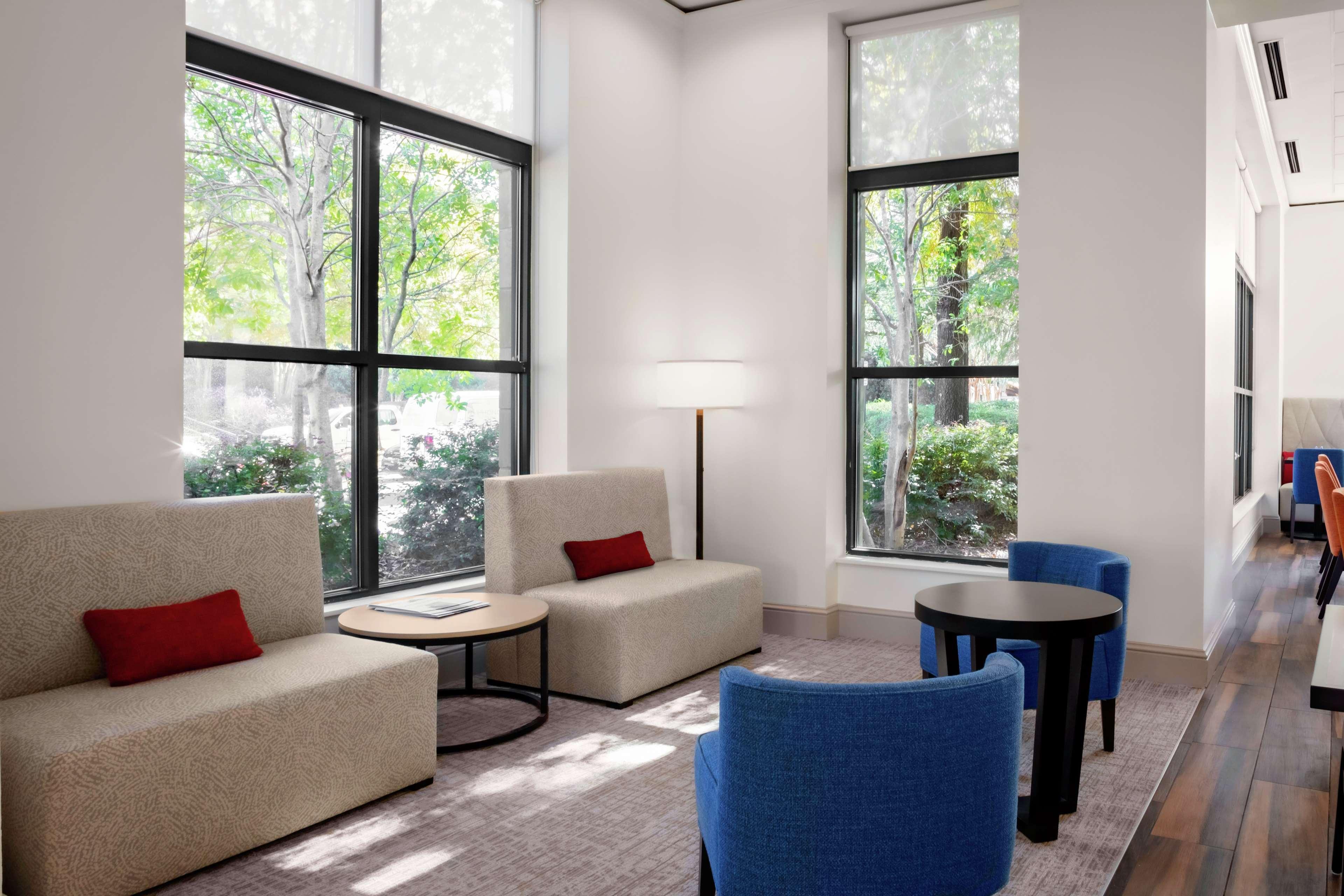 Hilton Garden Inn Atlanta Perimeter Center Дънууди Екстериор снимка