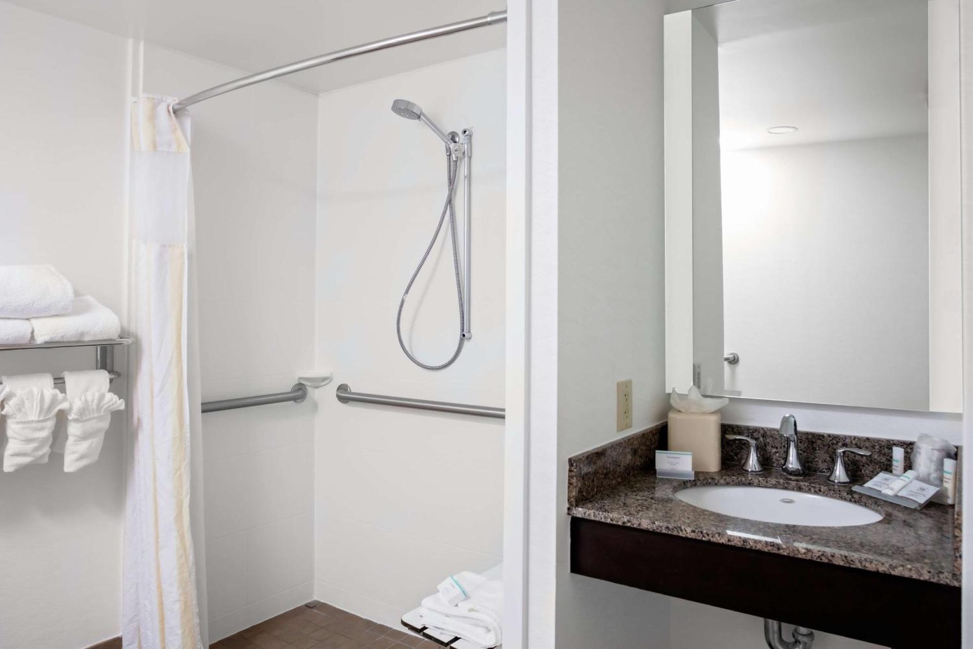 Hilton Garden Inn Atlanta Perimeter Center Дънууди Екстериор снимка