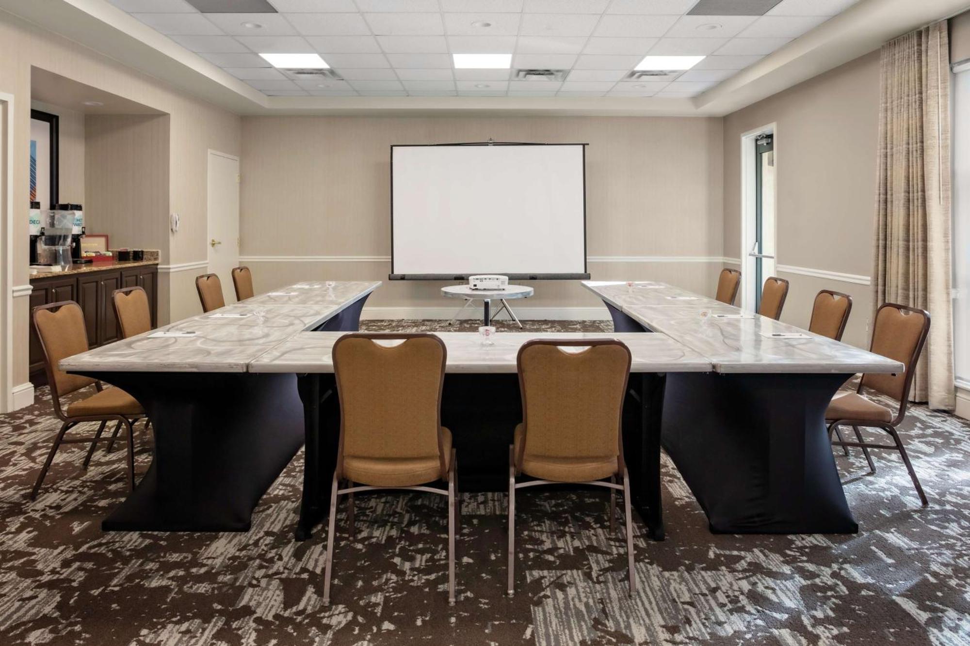 Hilton Garden Inn Atlanta Perimeter Center Дънууди Екстериор снимка