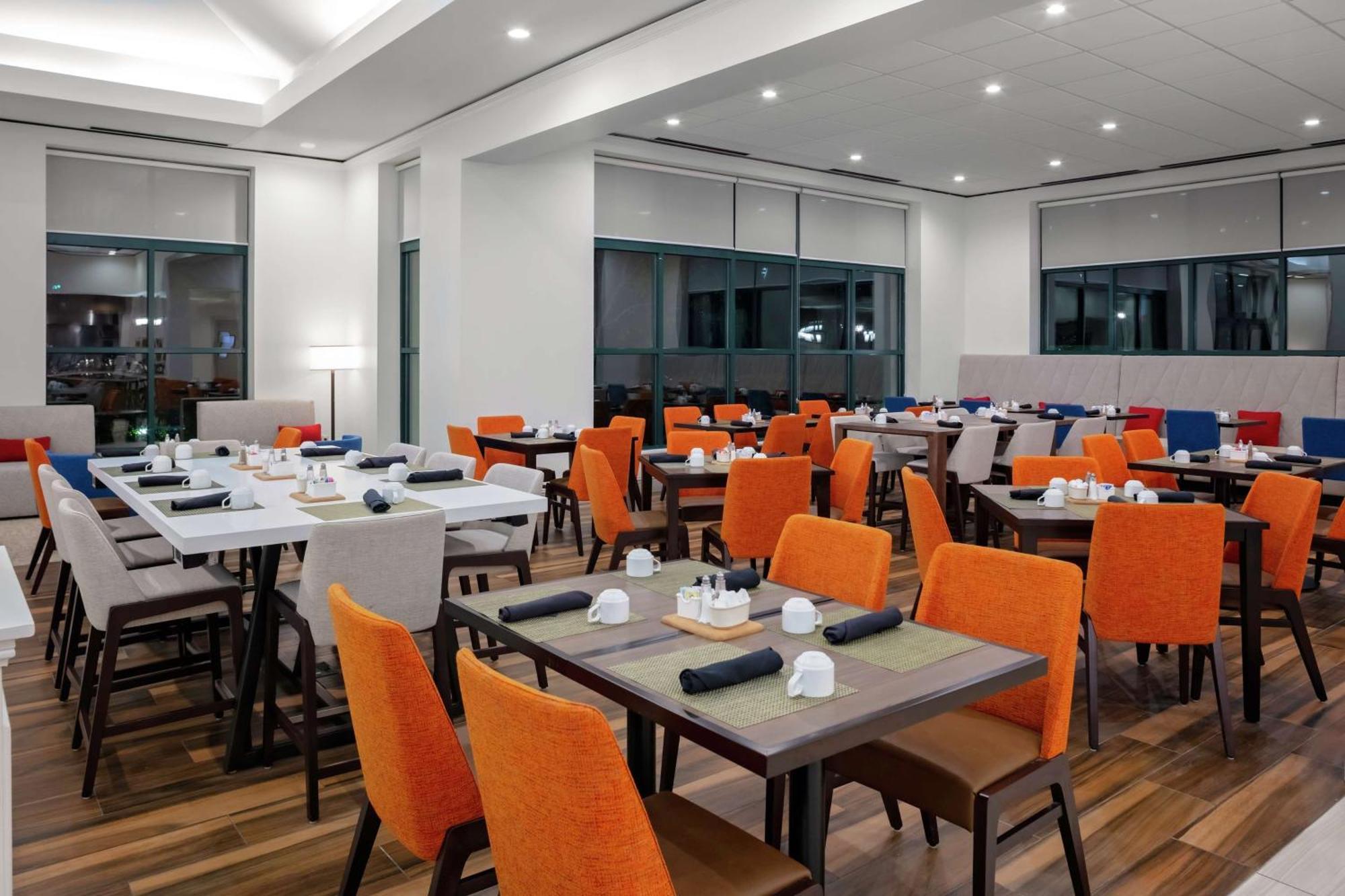 Hilton Garden Inn Atlanta Perimeter Center Дънууди Екстериор снимка