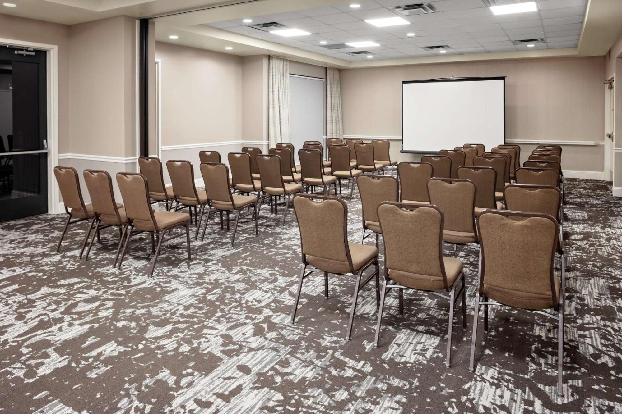 Hilton Garden Inn Atlanta Perimeter Center Дънууди Екстериор снимка