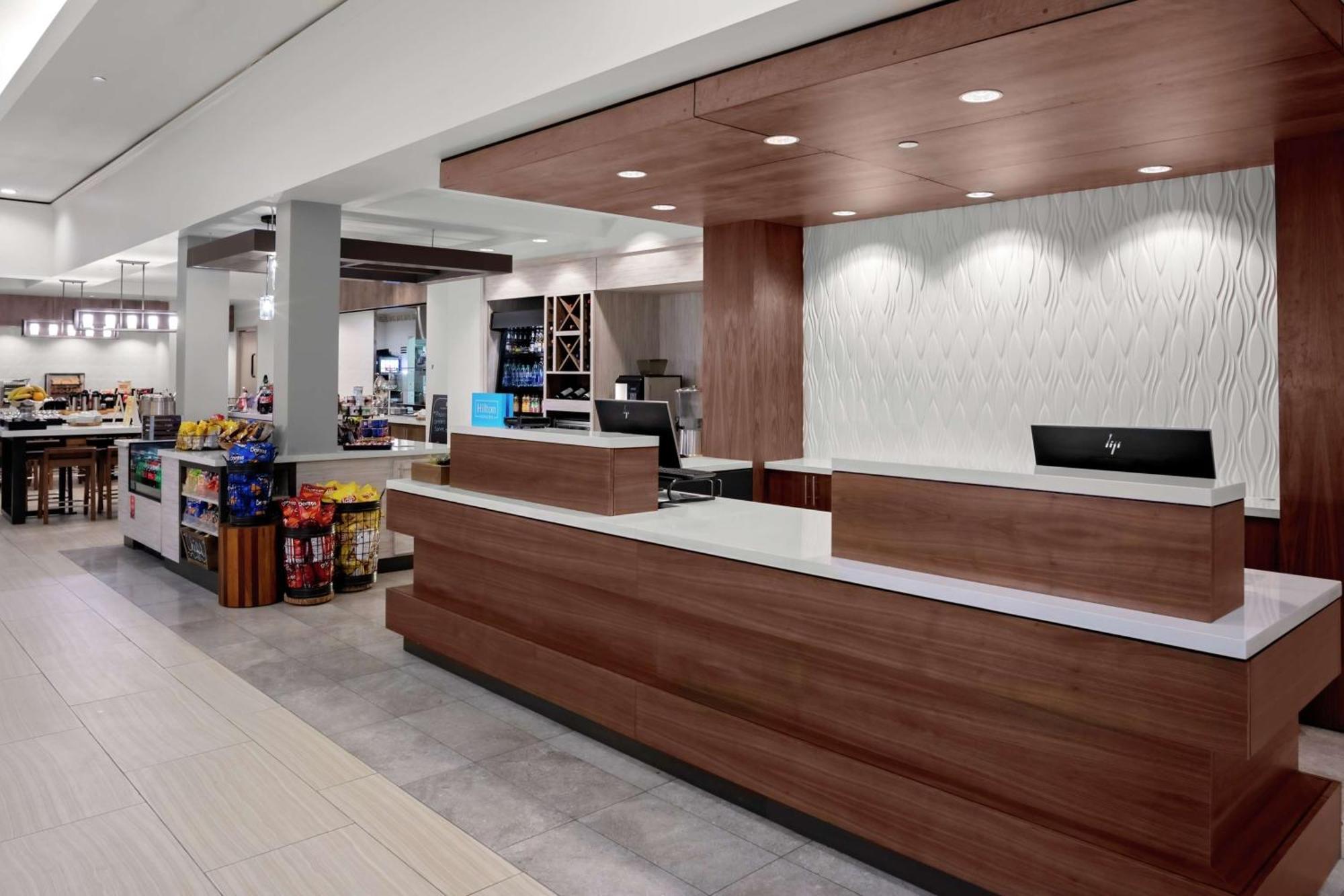 Hilton Garden Inn Atlanta Perimeter Center Дънууди Екстериор снимка