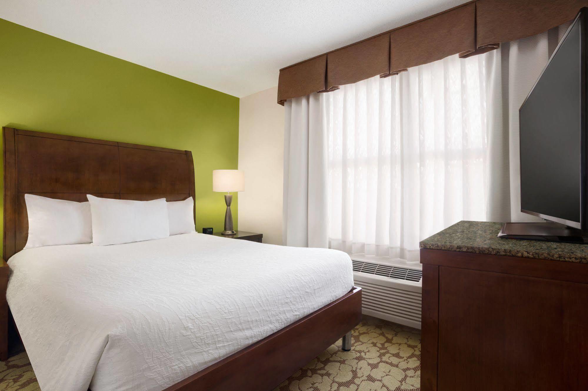 Hilton Garden Inn Atlanta Perimeter Center Дънууди Екстериор снимка