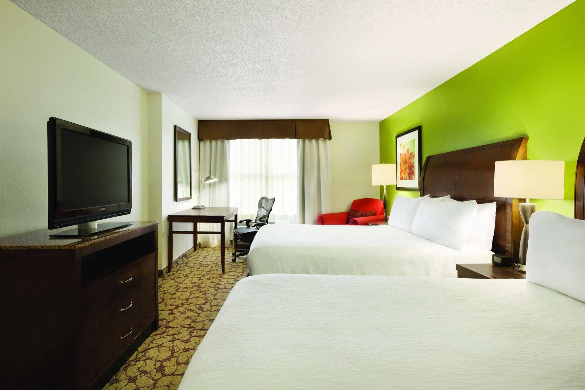 Hilton Garden Inn Atlanta Perimeter Center Дънууди Екстериор снимка
